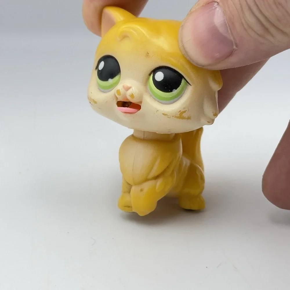 Littlest Pet Shop LPS 1st Generation Yellow Cat With Moving Tongue 2005